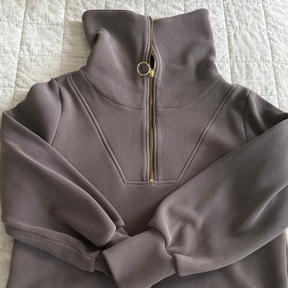 Varley zip up pullover Size Small
